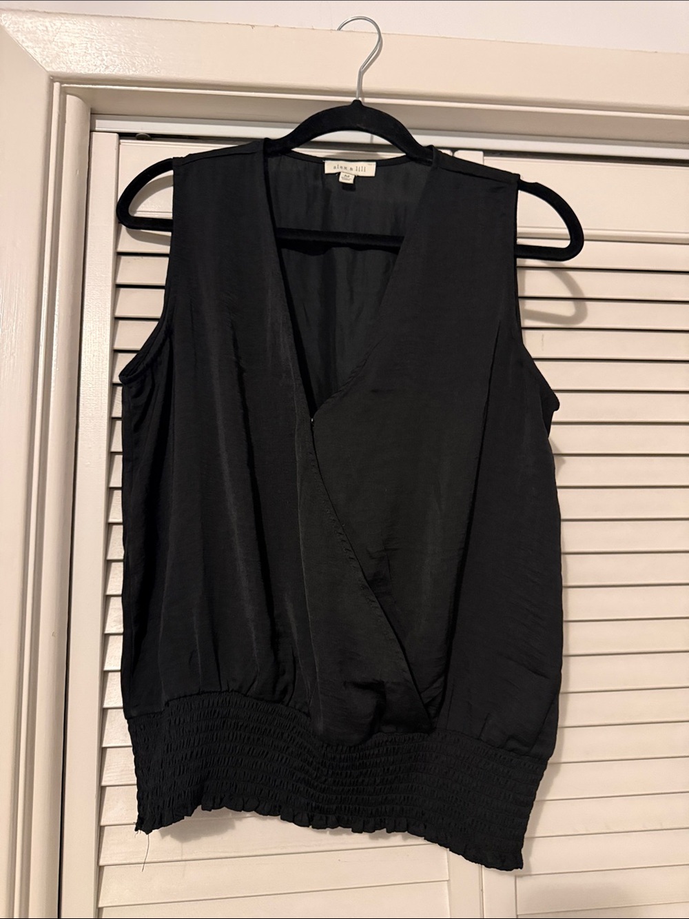 alex & lili Black Sleeveless Surplice Smocked-Hem Top
